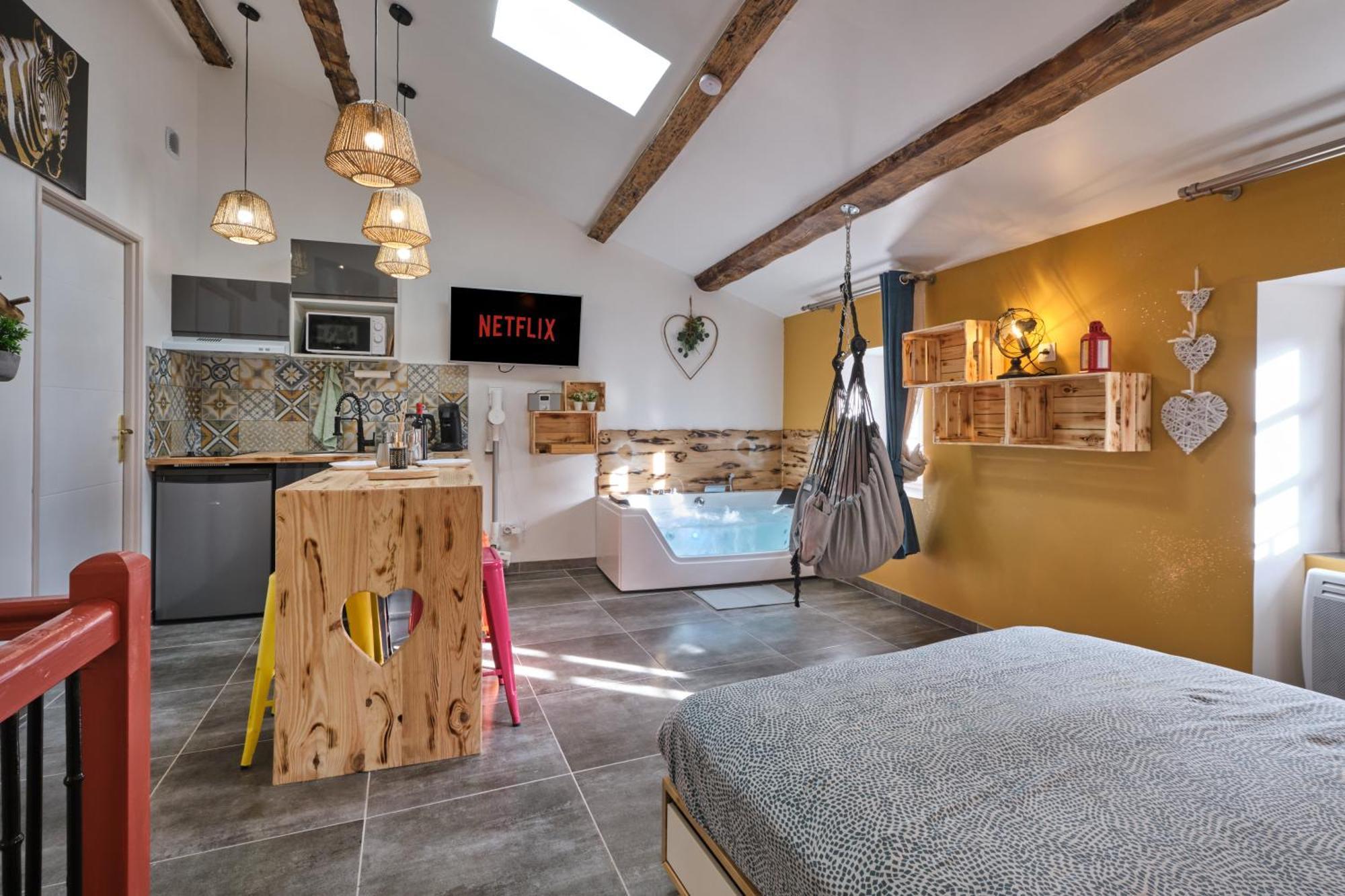 Place Carnot - Studio Tout Equipe Avec Jacuzzi Proche Toutes Commodites Carcassonne Bagian luar foto