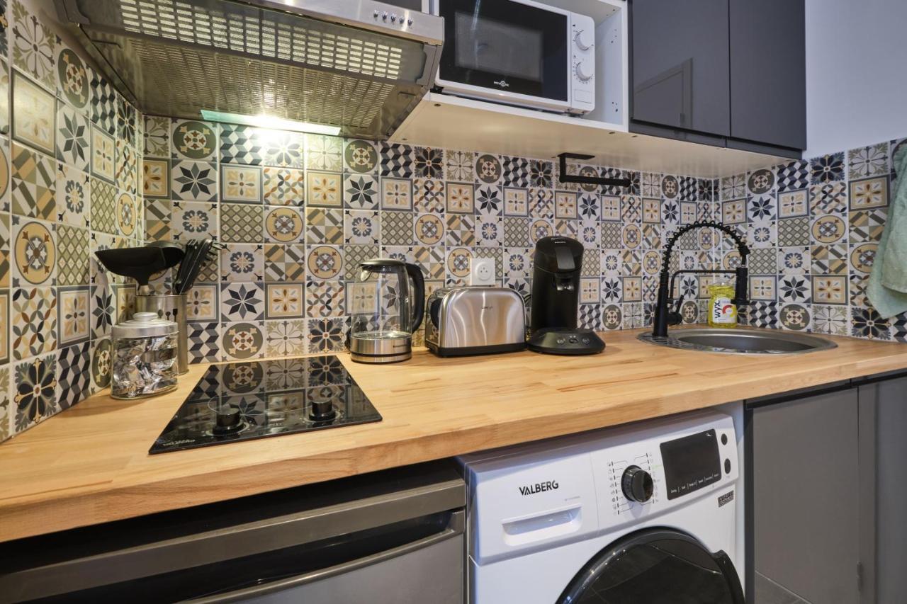 Place Carnot - Studio Tout Equipe Avec Jacuzzi Proche Toutes Commodites Carcassonne Bagian luar foto