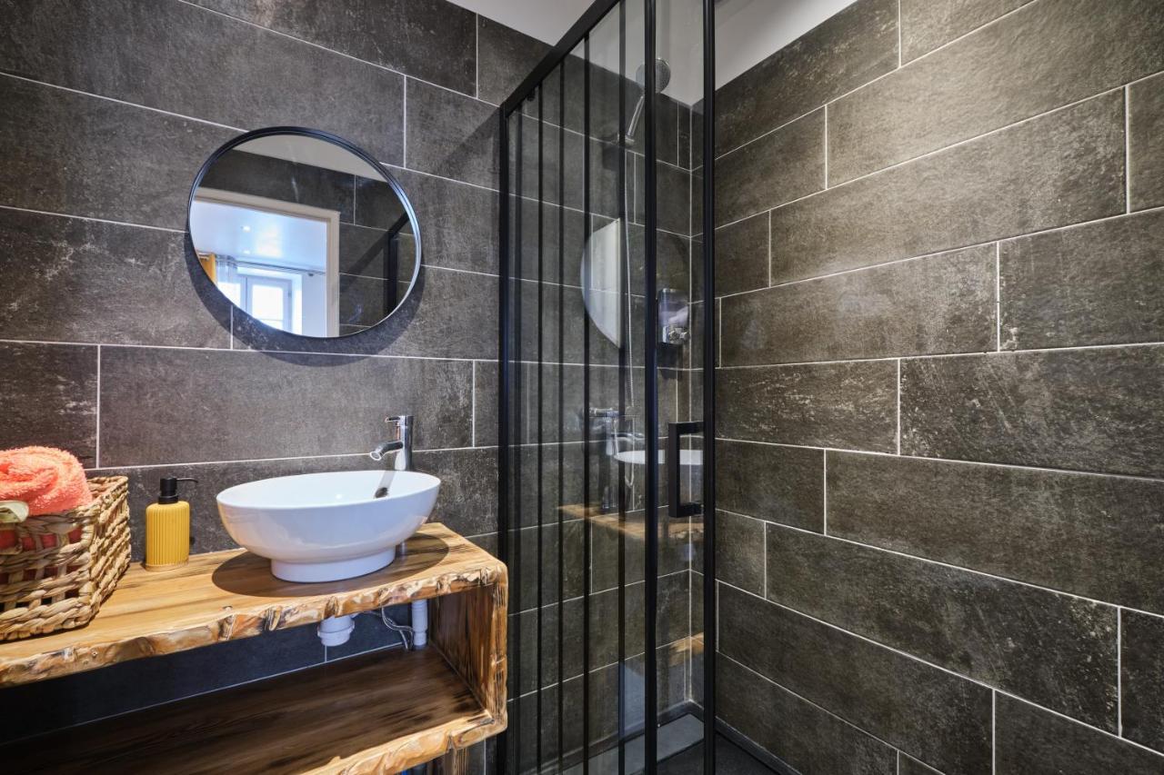 Place Carnot - Studio Tout Equipe Avec Jacuzzi Proche Toutes Commodites Carcassonne Bagian luar foto