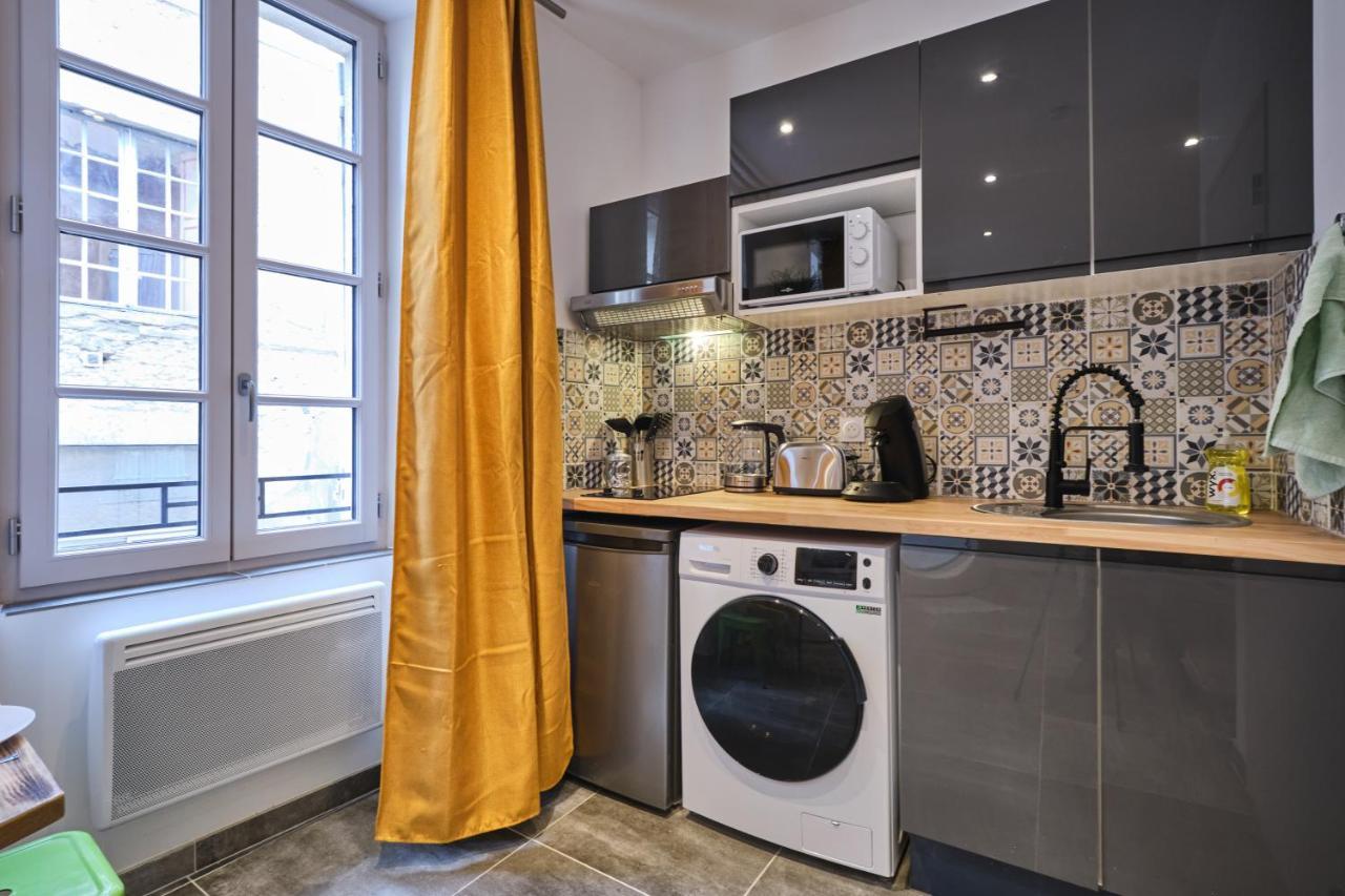 Place Carnot - Studio Tout Equipe Avec Jacuzzi Proche Toutes Commodites Carcassonne Bagian luar foto
