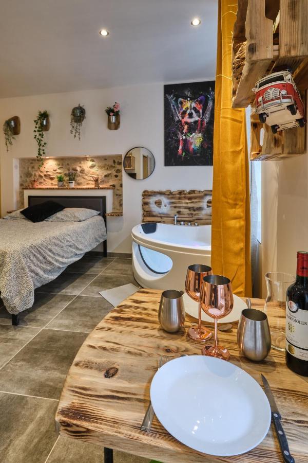 Place Carnot - Studio Tout Equipe Avec Jacuzzi Proche Toutes Commodites Carcassonne Bagian luar foto