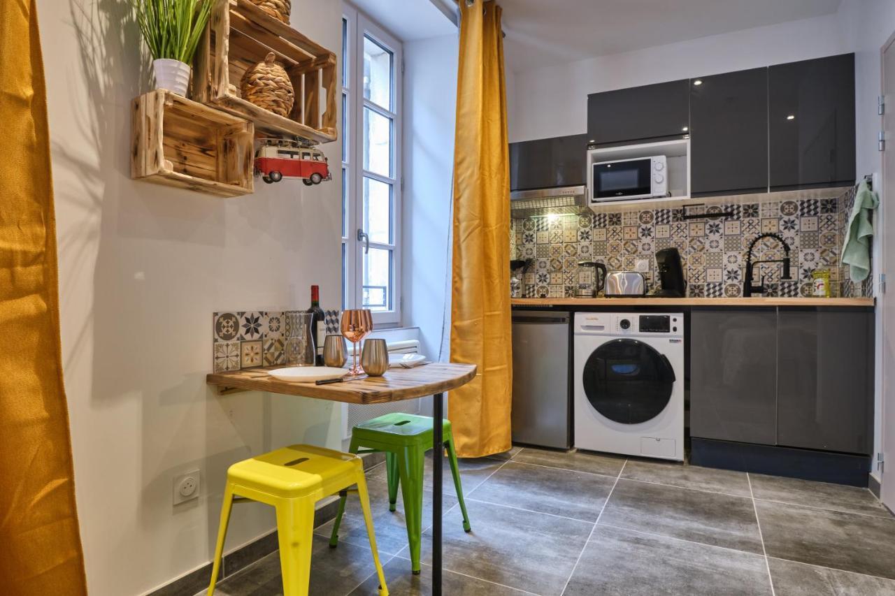 Place Carnot - Studio Tout Equipe Avec Jacuzzi Proche Toutes Commodites Carcassonne Bagian luar foto