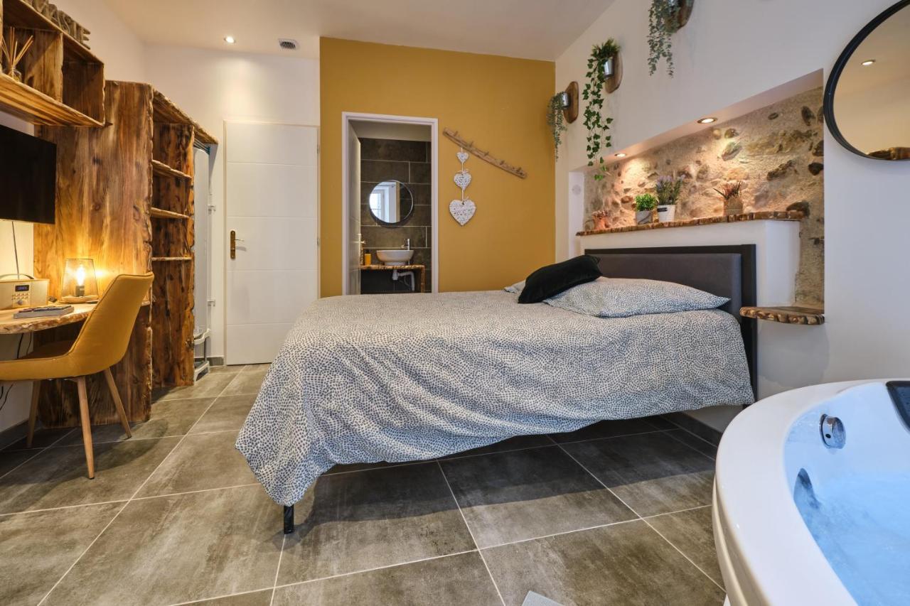 Place Carnot - Studio Tout Equipe Avec Jacuzzi Proche Toutes Commodites Carcassonne Bagian luar foto