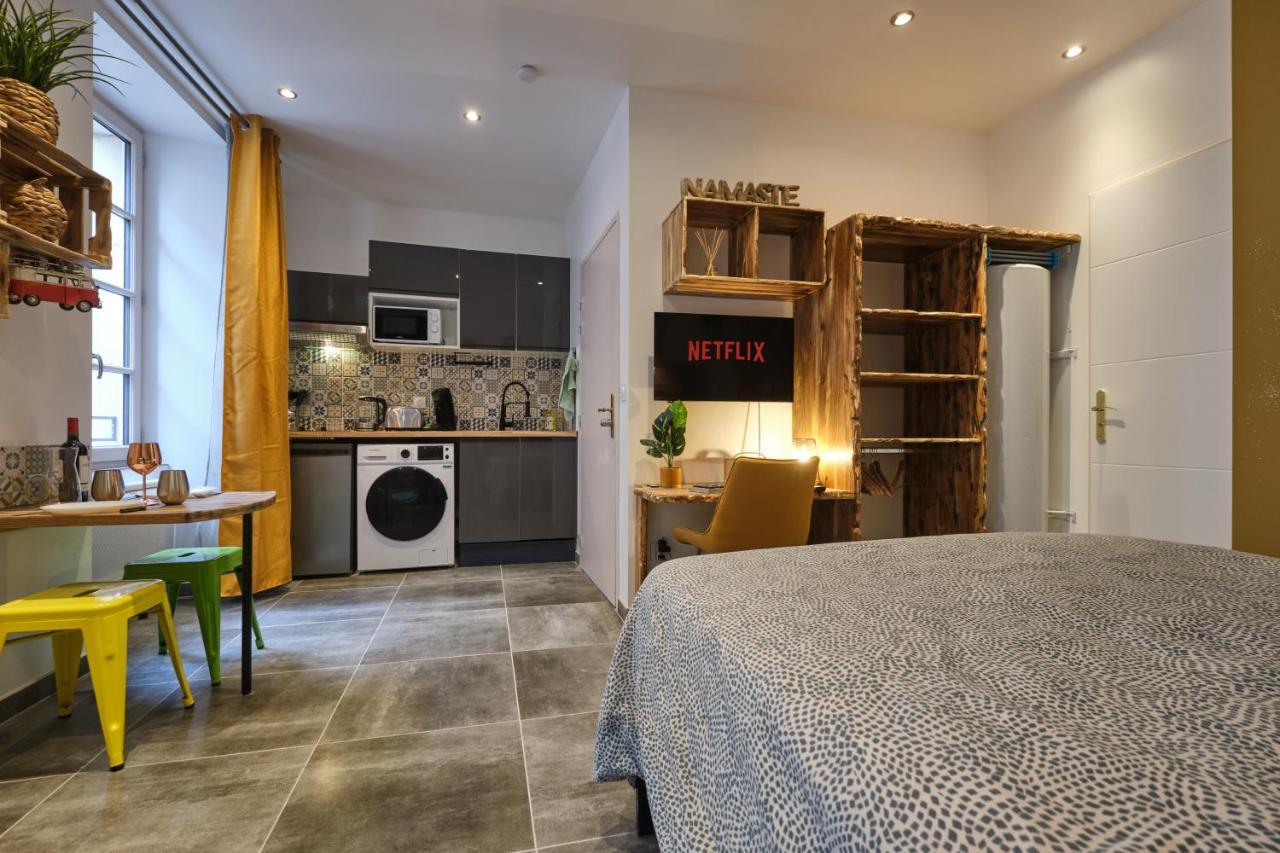 Place Carnot - Studio Tout Equipe Avec Jacuzzi Proche Toutes Commodites Carcassonne Bagian luar foto