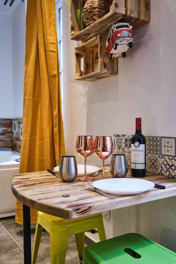 Place Carnot - Studio Tout Equipe Avec Jacuzzi Proche Toutes Commodites Carcassonne Bagian luar foto