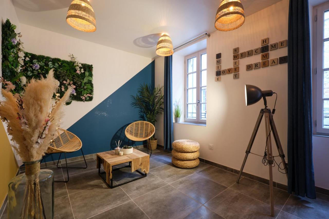 Place Carnot - Studio Tout Equipe Avec Jacuzzi Proche Toutes Commodites Carcassonne Bagian luar foto