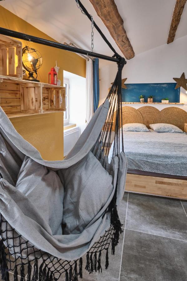 Place Carnot - Studio Tout Equipe Avec Jacuzzi Proche Toutes Commodites Carcassonne Bagian luar foto