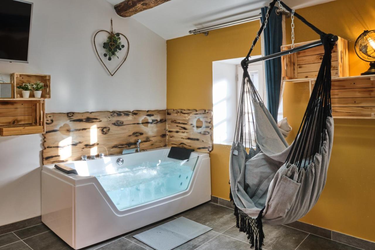 Place Carnot - Studio Tout Equipe Avec Jacuzzi Proche Toutes Commodites Carcassonne Bagian luar foto