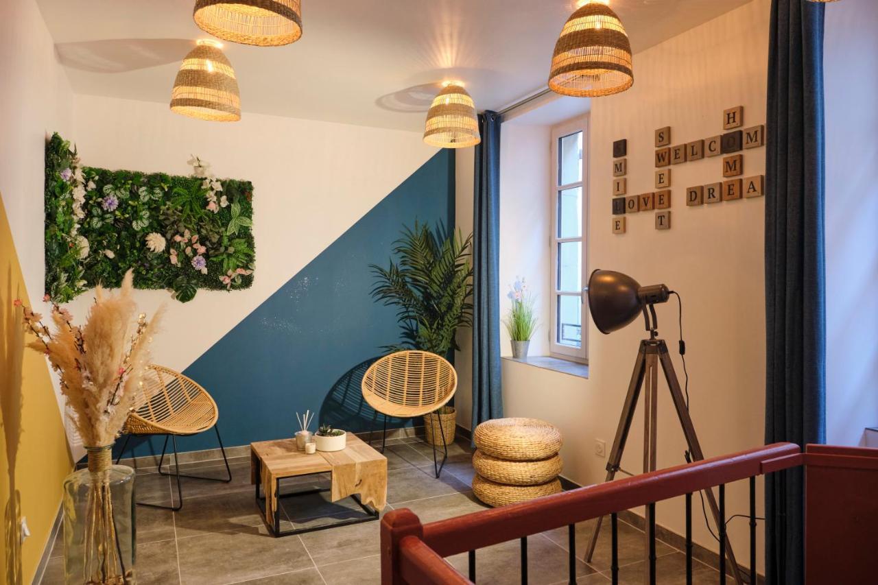 Place Carnot - Studio Tout Equipe Avec Jacuzzi Proche Toutes Commodites Carcassonne Bagian luar foto