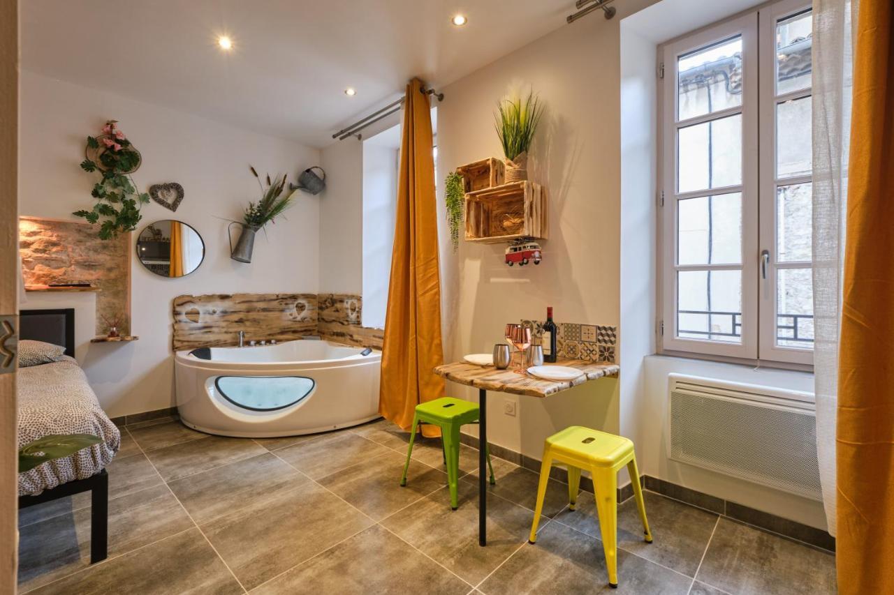 Place Carnot - Studio Tout Equipe Avec Jacuzzi Proche Toutes Commodites Carcassonne Bagian luar foto