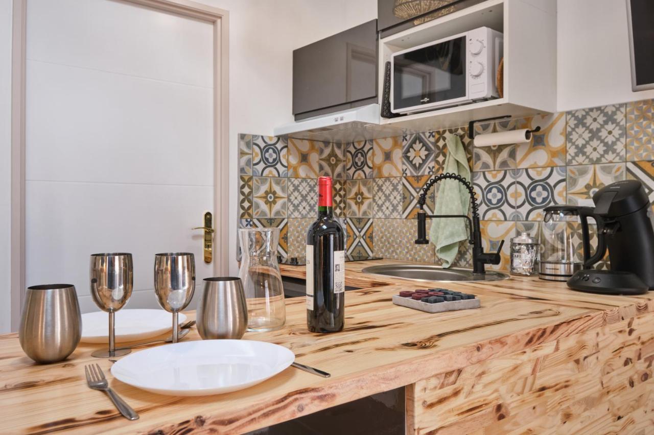 Place Carnot - Studio Tout Equipe Avec Jacuzzi Proche Toutes Commodites Carcassonne Bagian luar foto