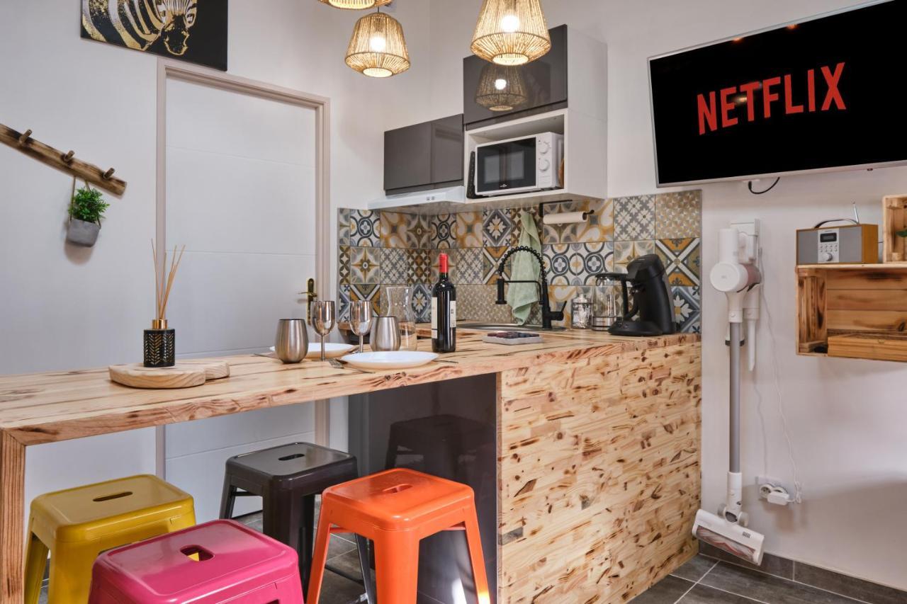 Place Carnot - Studio Tout Equipe Avec Jacuzzi Proche Toutes Commodites Carcassonne Bagian luar foto