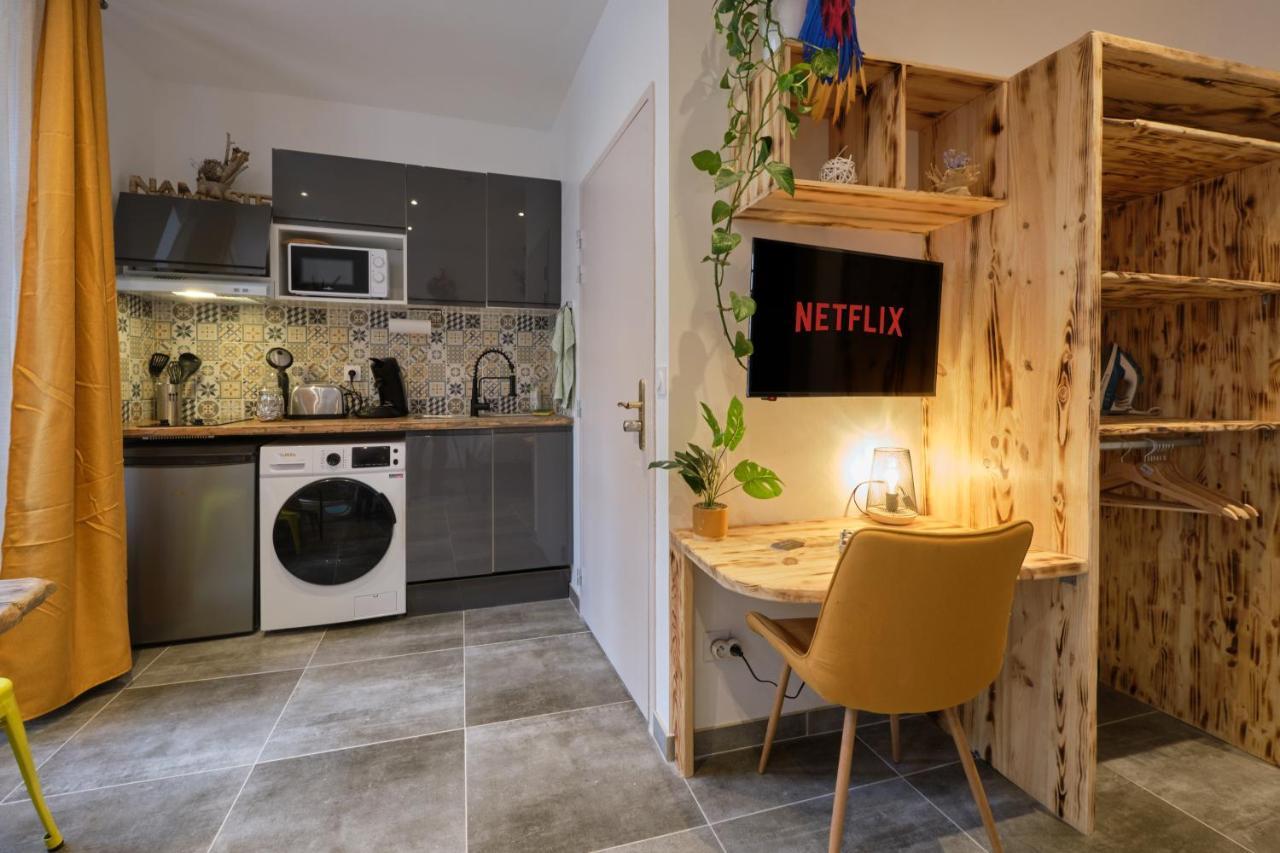 Place Carnot - Studio Tout Equipe Avec Jacuzzi Proche Toutes Commodites Carcassonne Bagian luar foto