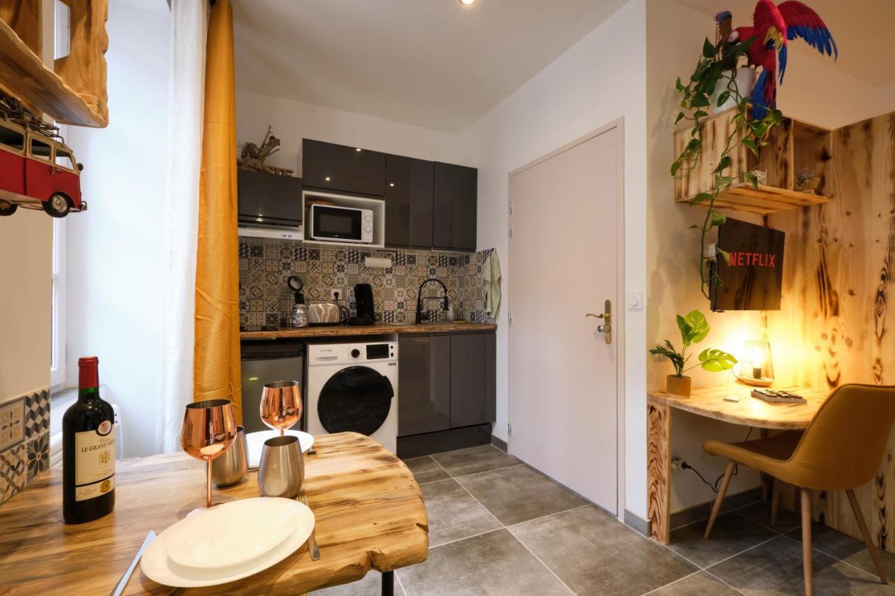 Place Carnot - Studio Tout Equipe Avec Jacuzzi Proche Toutes Commodites Carcassonne Bagian luar foto