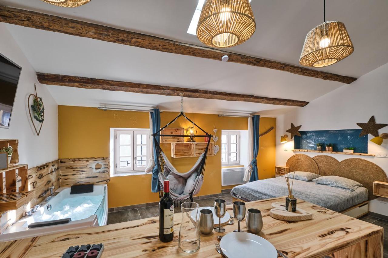Place Carnot - Studio Tout Equipe Avec Jacuzzi Proche Toutes Commodites Carcassonne Bagian luar foto